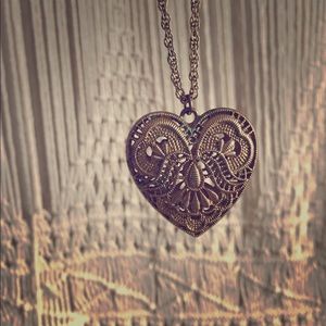 Vintage looking heart necklace